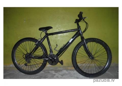 Atrasts melns velosipēds